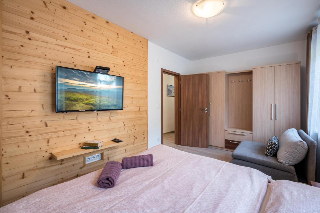Apartment Anna Chopok, 1 110 M, Highest In Central Europe, On A Hiking Trail To Dumbier ديمانوفْشكا دولِنا المظهر الخارجي الصورة